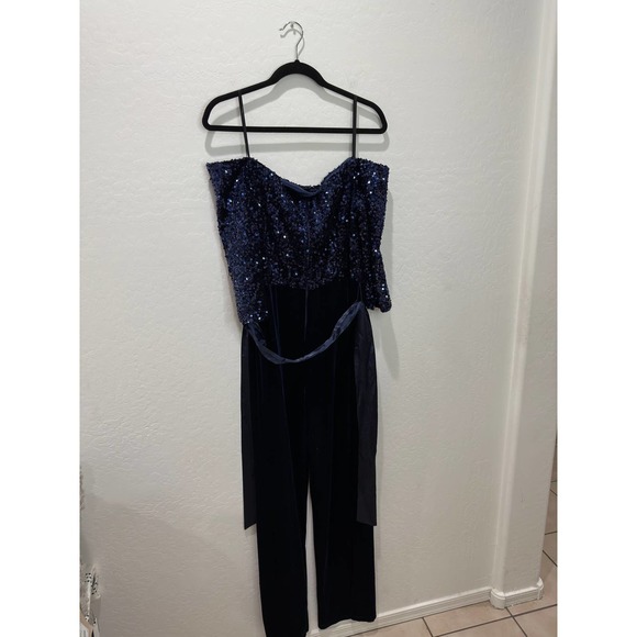 Premier Amour Sequince and velvet romper. Plus size 16  (M27) - Picture 5 of 10